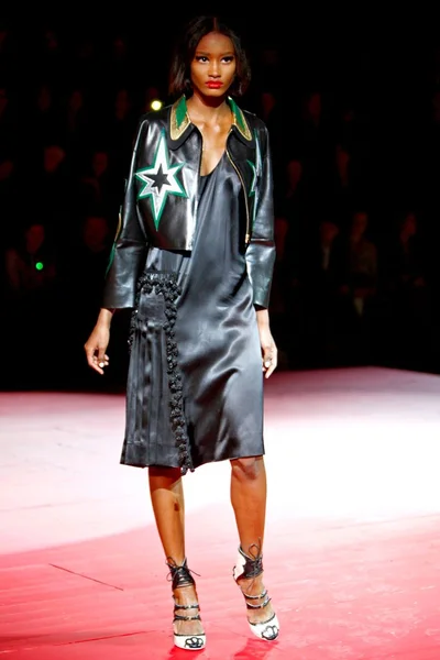 Look 32